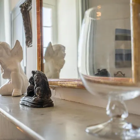 Chateau Des Varennes Bed and breakfast *