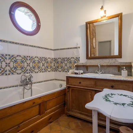 Chateau Des Varennes Bed and breakfast *