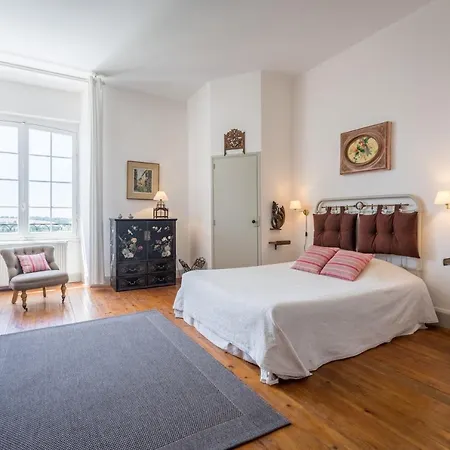 Chateau Des Varennes Bed and breakfast